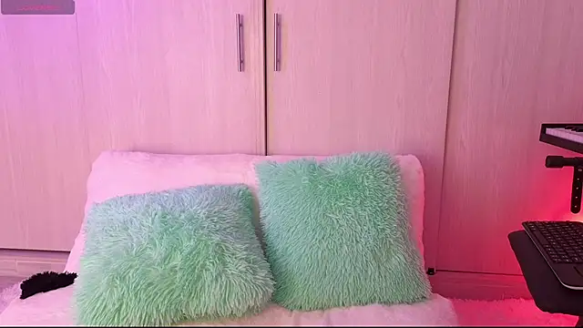 Yues050600 online show from 21, 12, 2024