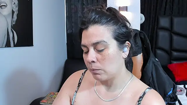 martina foxy  online show from 4, 2, 2025