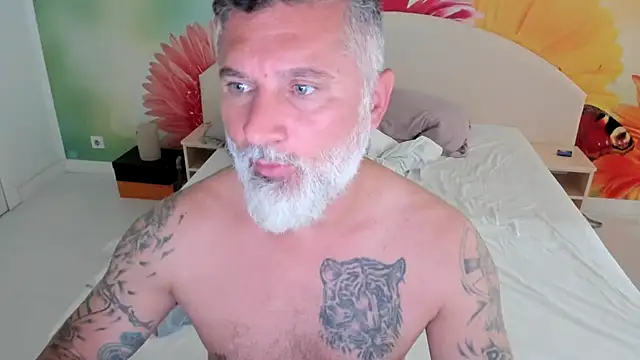 Snapshot of BlowMyXXL chatting on 15, 11, 2025 BlowMyXXL online show from 15, 11, 2025