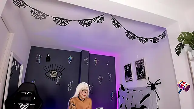 Raven Witch  online show from 20, 10, 2025