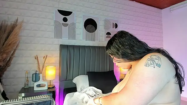 Snapshot of rose_barbara chatting on 8, 11, 2025 rose barbara online show from 8, 11, 2025