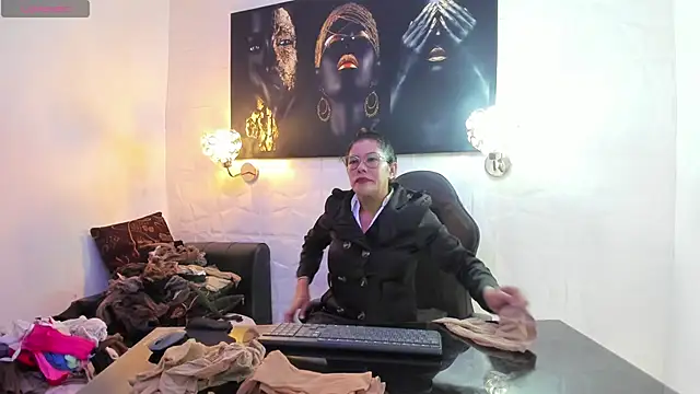 miss lucero1 online show from 9, 11, 2025