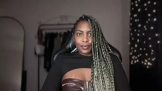 Snapshot of marisilva_br chatting on 18, 11, 2025 marisilva br online show from 18, 11, 2025