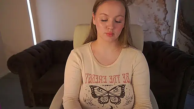 LylaYeess online show from 6, 12, 2024