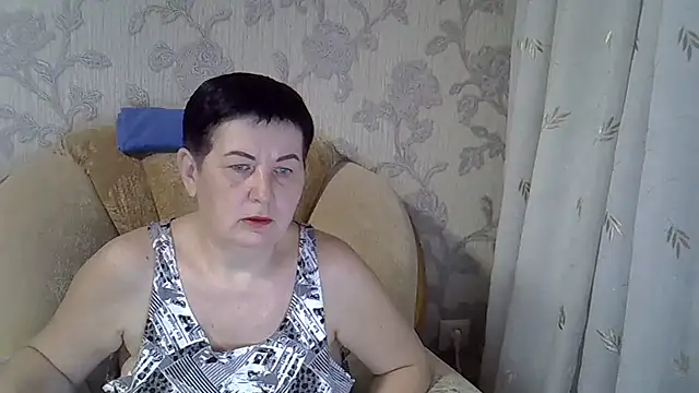 NicoleOlla online show from 11, 1, 2025