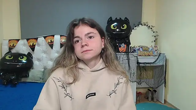 Snapshot of TinaRedly chatting on 16, 10, 2025 TinaRedly online show from 16, 10, 2025