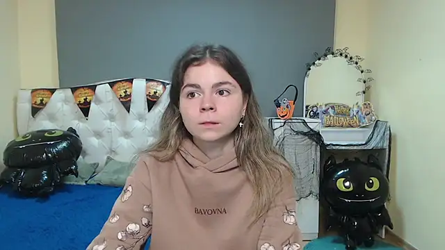 Snapshot of TinaRedly chatting on 19, 10, 2025 TinaRedly online show from 19, 10, 2025