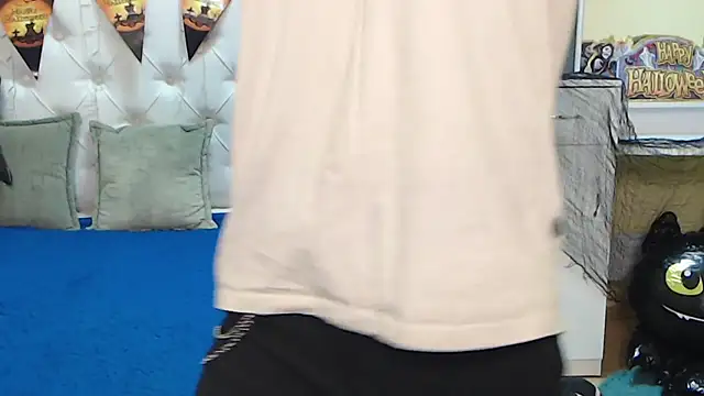 Snapshot of TinaRedly chatting on 21, 10, 2025 TinaRedly online show from 21, 10, 2025