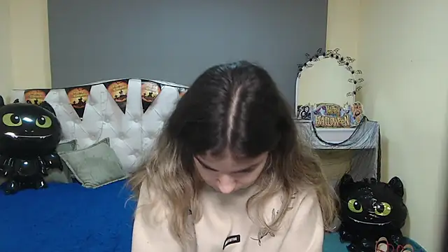 Snapshot of TinaRedly chatting on 26, 10, 2025 TinaRedly online show from 26, 10, 2025