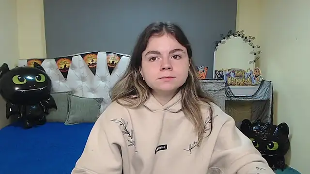 Snapshot of TinaRedly chatting on 2, 11, 2025 TinaRedly online show from 2, 11, 2025