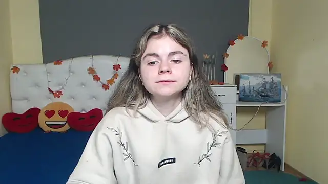 Snapshot of TinaRedly chatting on 16, 11, 2025 TinaRedly online show from 16, 11, 2025