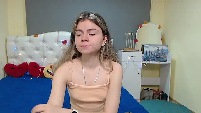 Snapshot of TinaRedly chatting on 26, 11, 2025 TinaRedly online show from 26, 11, 2025