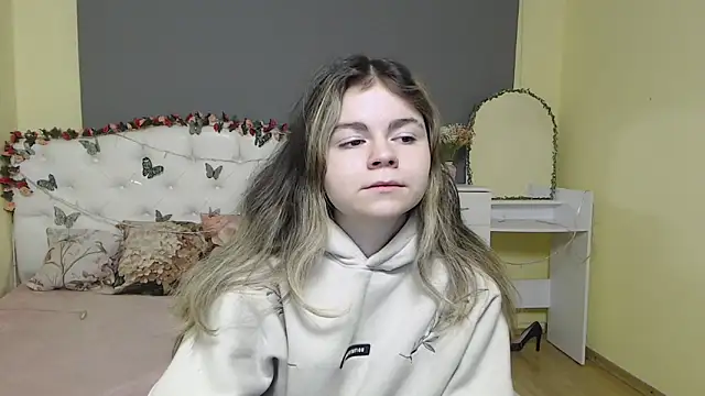 TinaRedly online show from 25, 2, 2026