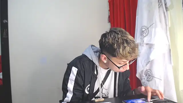  Thomas hot  online show from 8, 1, 2025