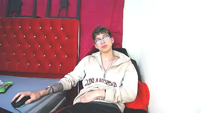  Thomas hot  online show from 11, 2, 2025