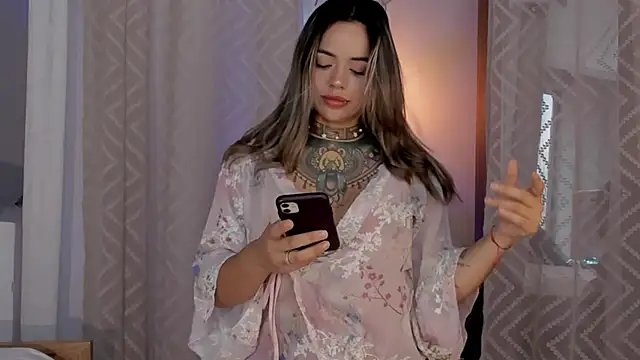 Snapshot of yandracelisofficial chatting on 20, 12, 2024 yandracelisofficial online show from 20, 12, 2024