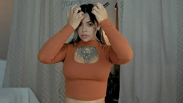 Snapshot of yandracelisofficial chatting on 26, 1, 2025 yandracelisofficial online show from 26, 1, 2025