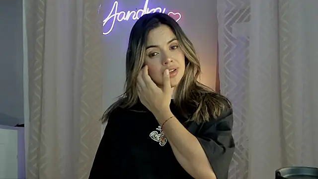 Snapshot of yandracelisofficial chatting on 11, 2, 2025 yandracelisofficial online show from 11, 2, 2025