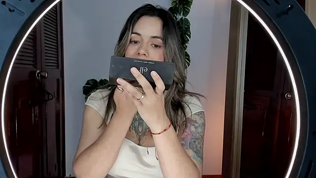 Snapshot of yandracelisofficial chatting on 6, 3, 2025 yandracelisofficial online show from 6, 3, 2025