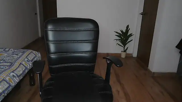 Suzie darling online show from 26, 11, 2025