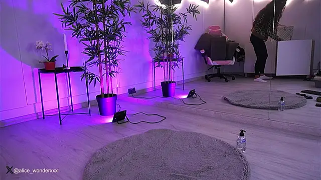 VanessaSimon online show from 3, 1, 2025