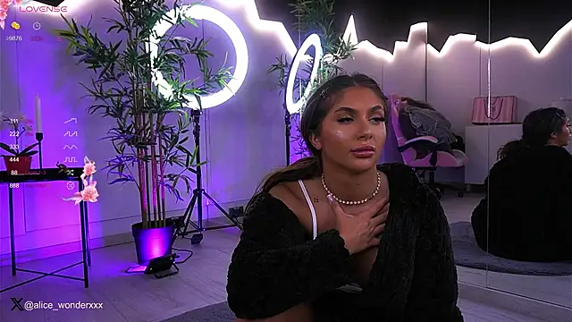 VanessaSimon online show from 9, 1, 2025