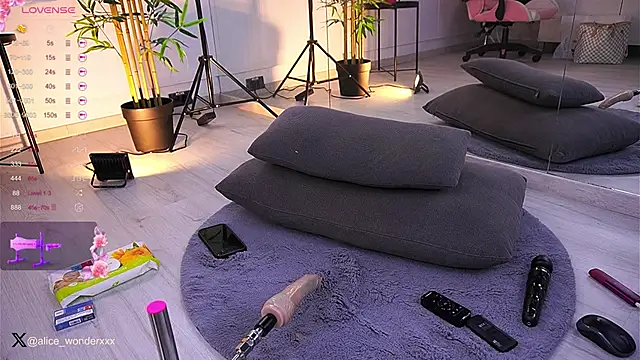 VanessaSimon online show from 11, 1, 2025