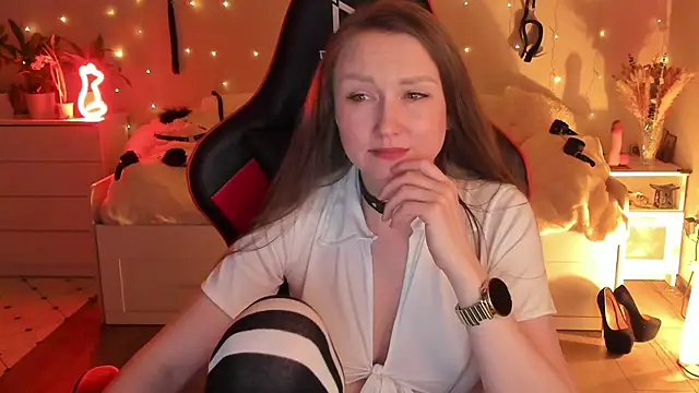 Snapshot of desperatehousewife__ chatting on 7, 3, 2025 desperatehousewife online show from 7, 3, 2025