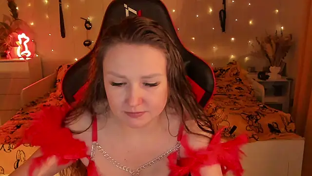 Snapshot of desperatehousewife__ chatting on 19, 10, 2025 desperatehousewife online show from 19, 10, 2025