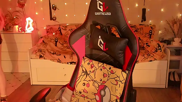 Snapshot of desperatehousewife__ chatting on 17, 11, 2025 desperatehousewife online show from 17, 11, 2025