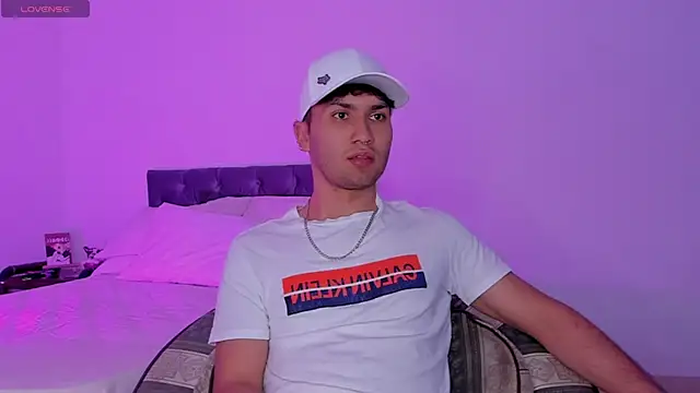 Valerio James7 online show from 9, 1, 2025