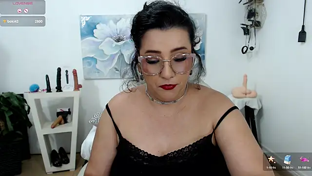 mom hot   online show from 3, 2, 2025