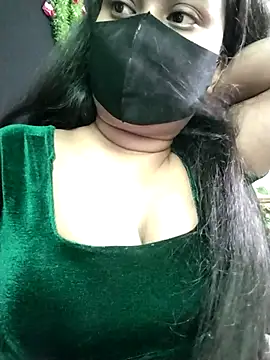 Idhika Paul online show from 31, 10, 2025