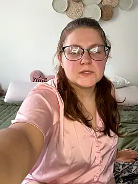 sexybee124 online show from 15, 10, 2025