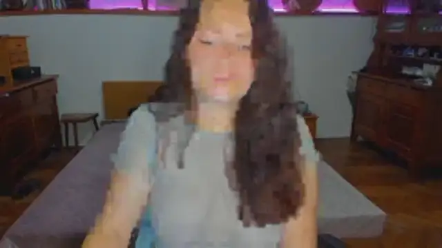 Snapshot of SoftlyShine chatting on 18, 12, 2025 SoftlyShine online show from 18, 12, 2025