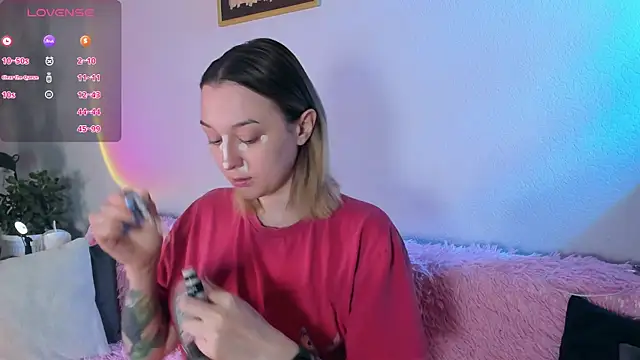 Snapshot of CrystalRey chatting on 9, 11, 2025 CrystalRey online show from 9, 11, 2025