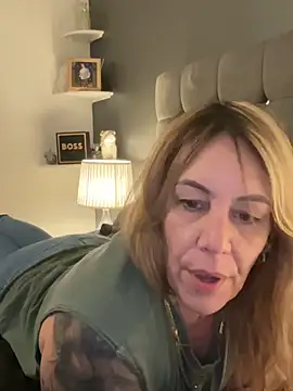 Snapshot of blondebitch2 chatting on 21, 1, 2025 blondebitch2 online show from 21, 1, 2025