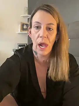 Snapshot of blondebitch2 chatting on 10, 2, 2025 blondebitch2 online show from 10, 2, 2025