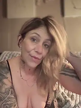 Snapshot of blondebitch2 chatting on 8, 3, 2025 blondebitch2 online show from 8, 3, 2025