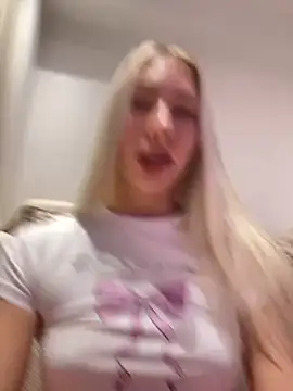 LuisaBecker online show from 12, 12, 2024