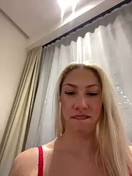 LuisaBecker online show from 26, 12, 2024