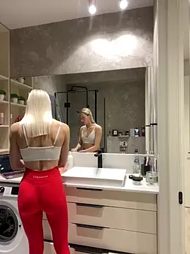 LuisaBecker online show from 31, 12, 2024