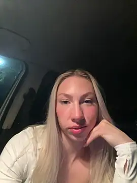 LuisaBecker online show from 16, 2, 2025