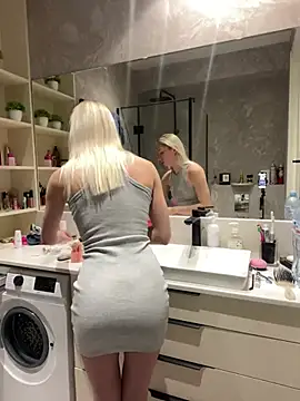 LuisaBecker online show from 27, 2, 2025