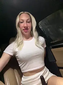 LuisaBecker online show from 14, 3, 2025