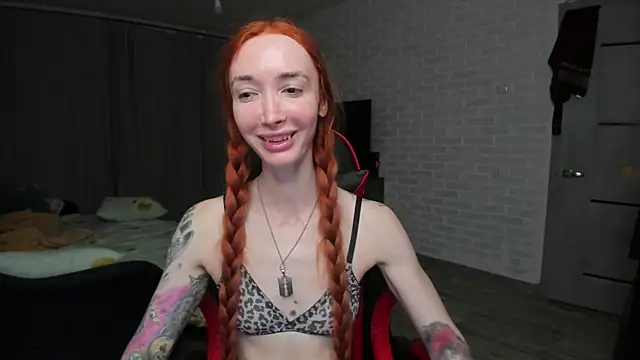 Roxy Silver online show from 4, 11, 2025