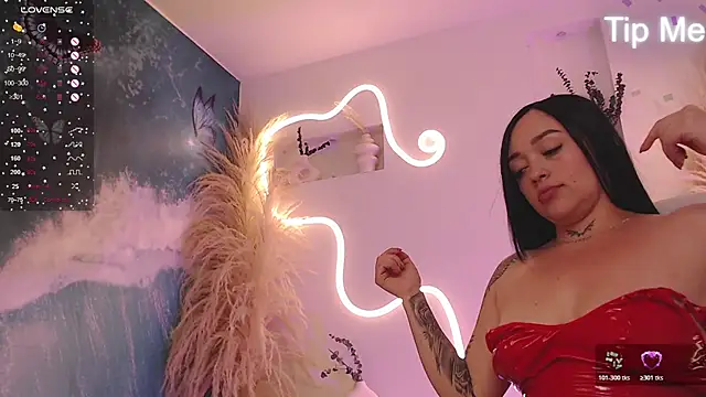 Snapshot of ViolettaHotLatin_ chatting on 5, 2, 2026 ViolettaHotLatin online show from 5, 2, 2026