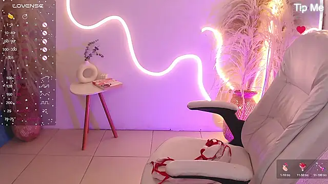 Snapshot of ViolettaHotLatin_ chatting on 1, 3, 2026 ViolettaHotLatin online show from 1, 3, 2026