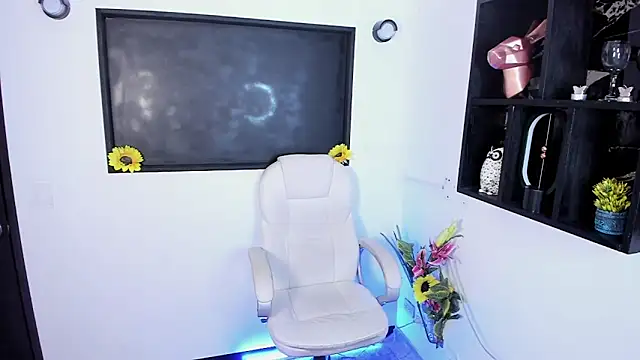 Snapshot of xenia_golden chatting on 4, 3, 2026 xenia golden online show from 4, 3, 2026