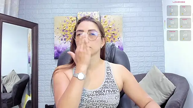 Snapshot of _LaraMom_ chatting on 7, 1, 2026 LaraMom online show from 7, 1, 2026